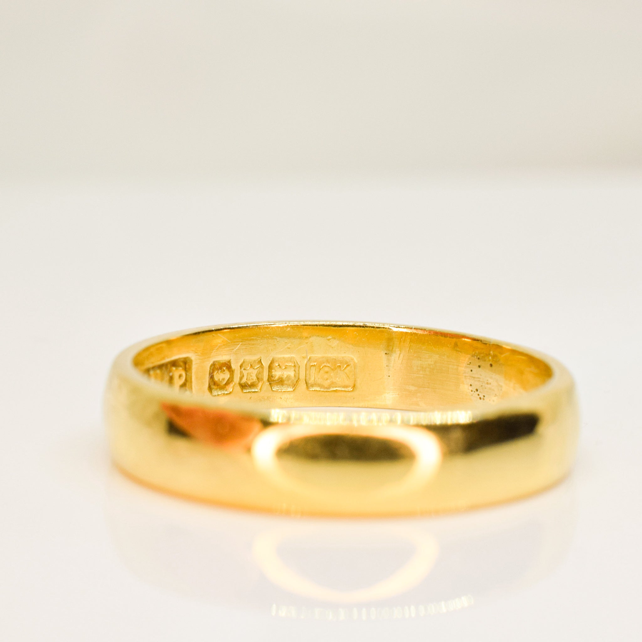 18kt gold band british hallmarked