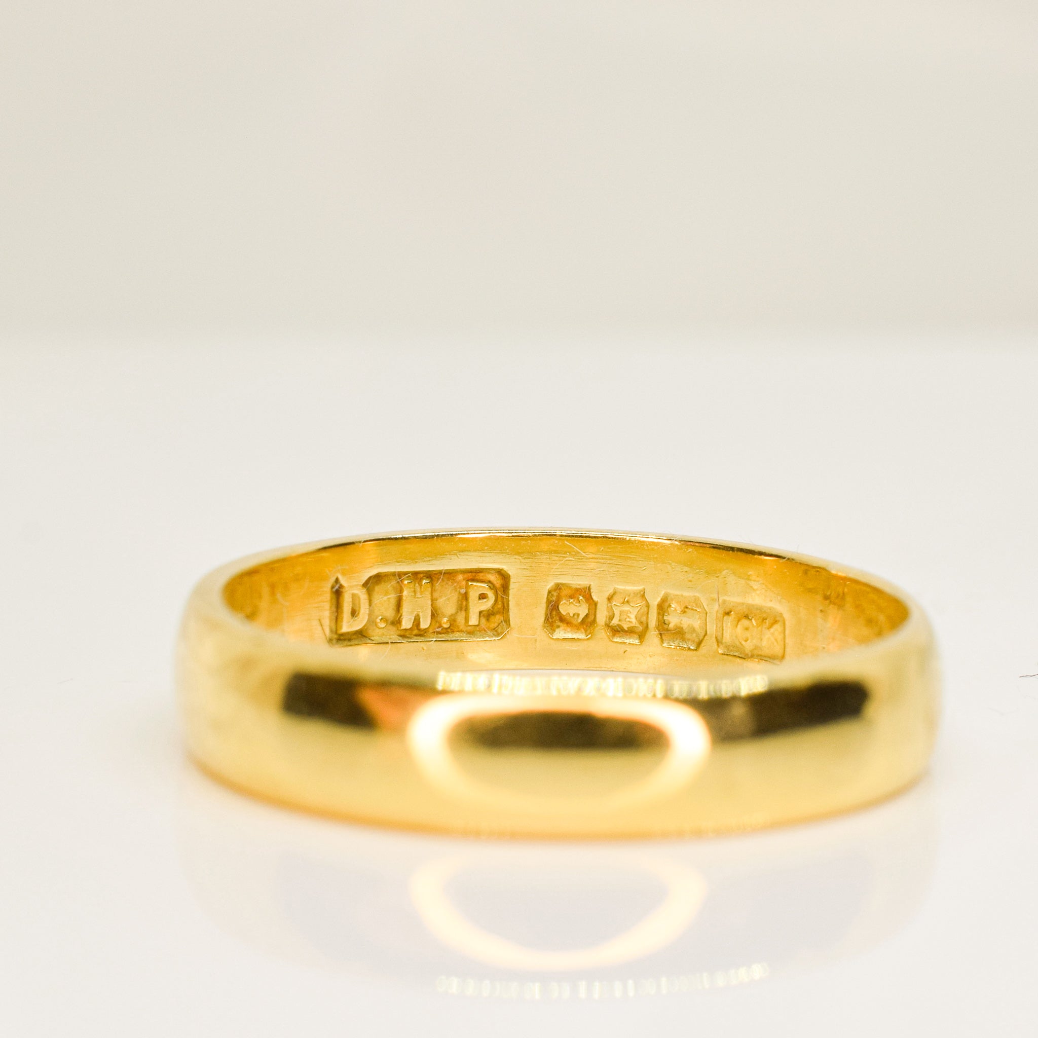 18kt gold band british hallmarked