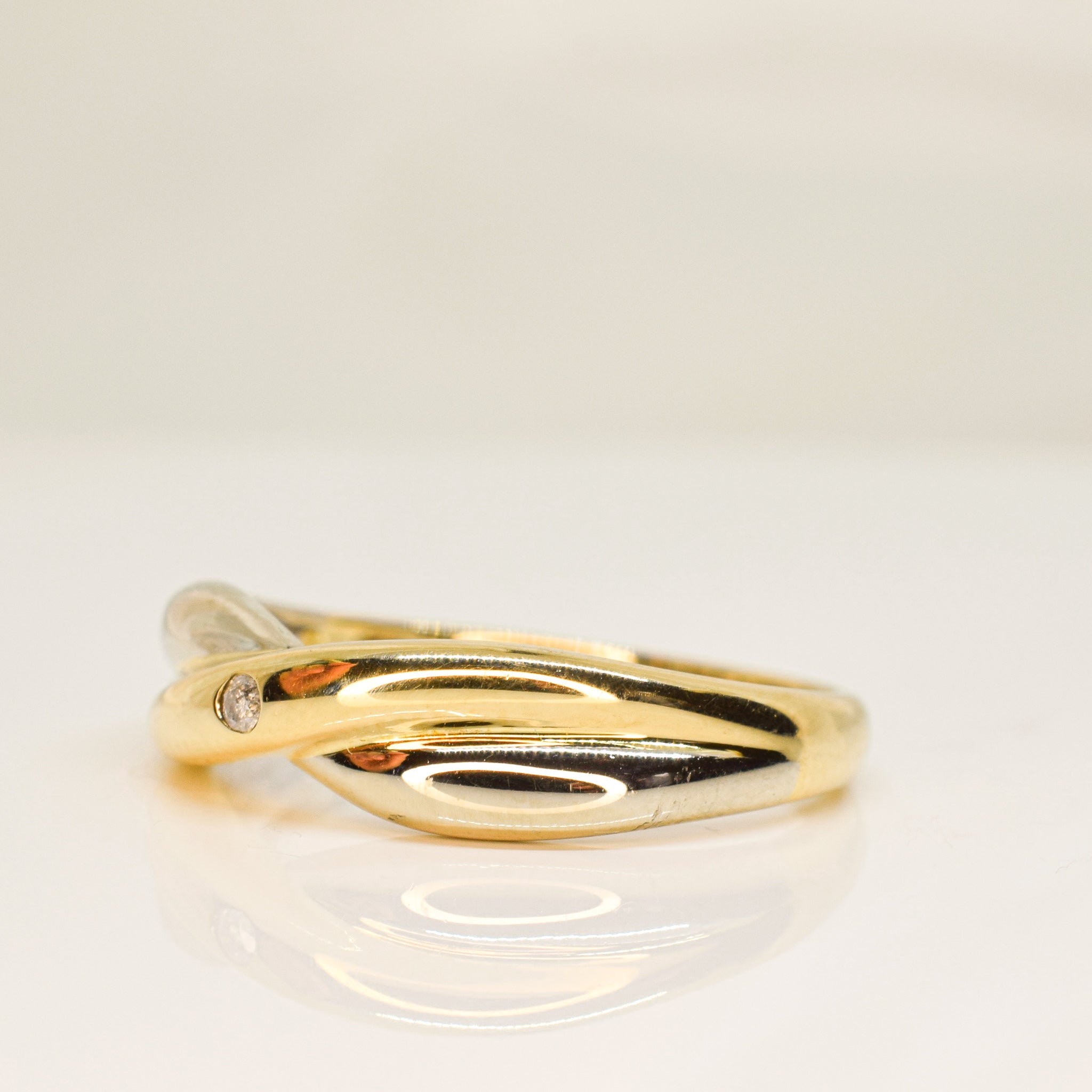 Two-Toned Overlapping Ring