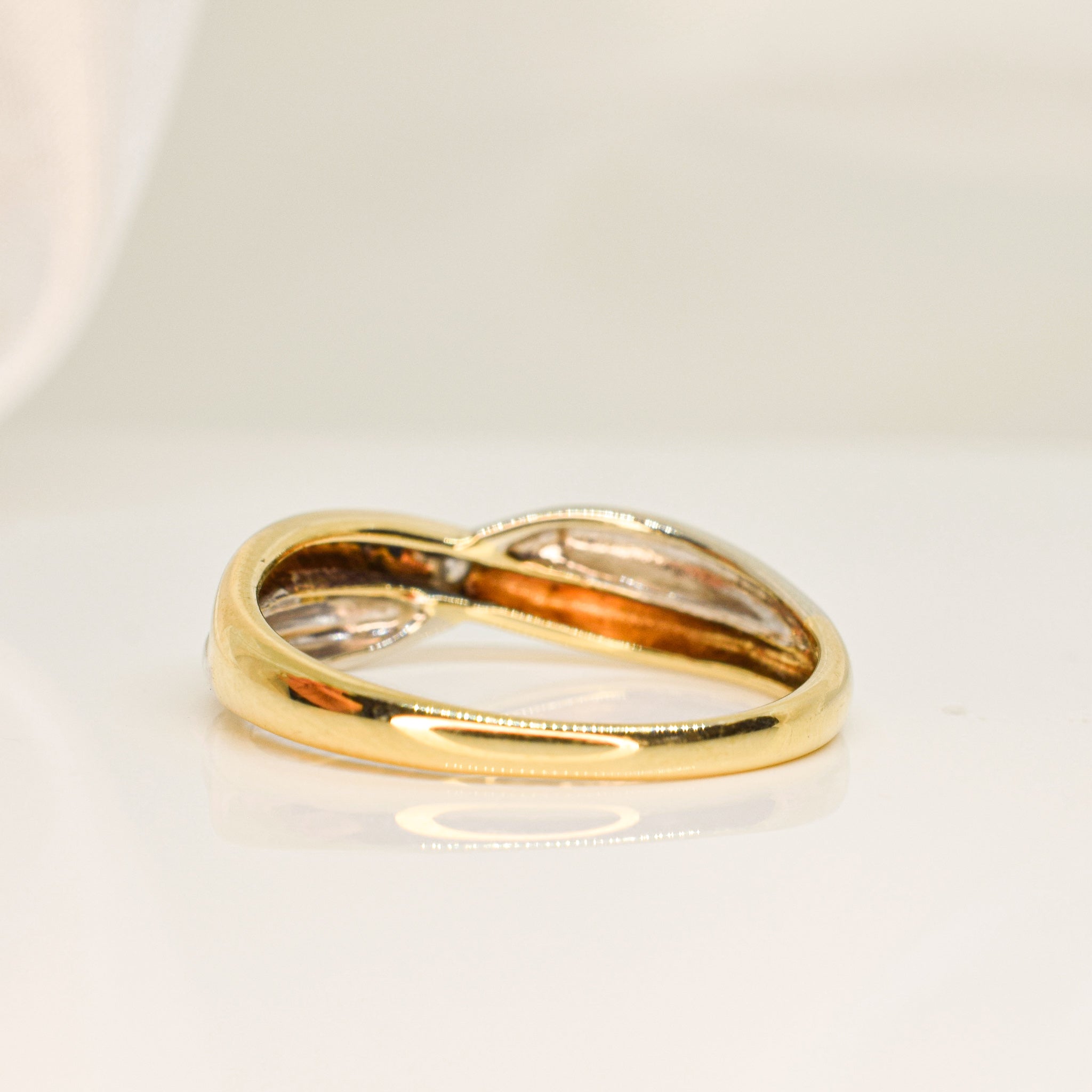 Two-Toned Overlapping Ring