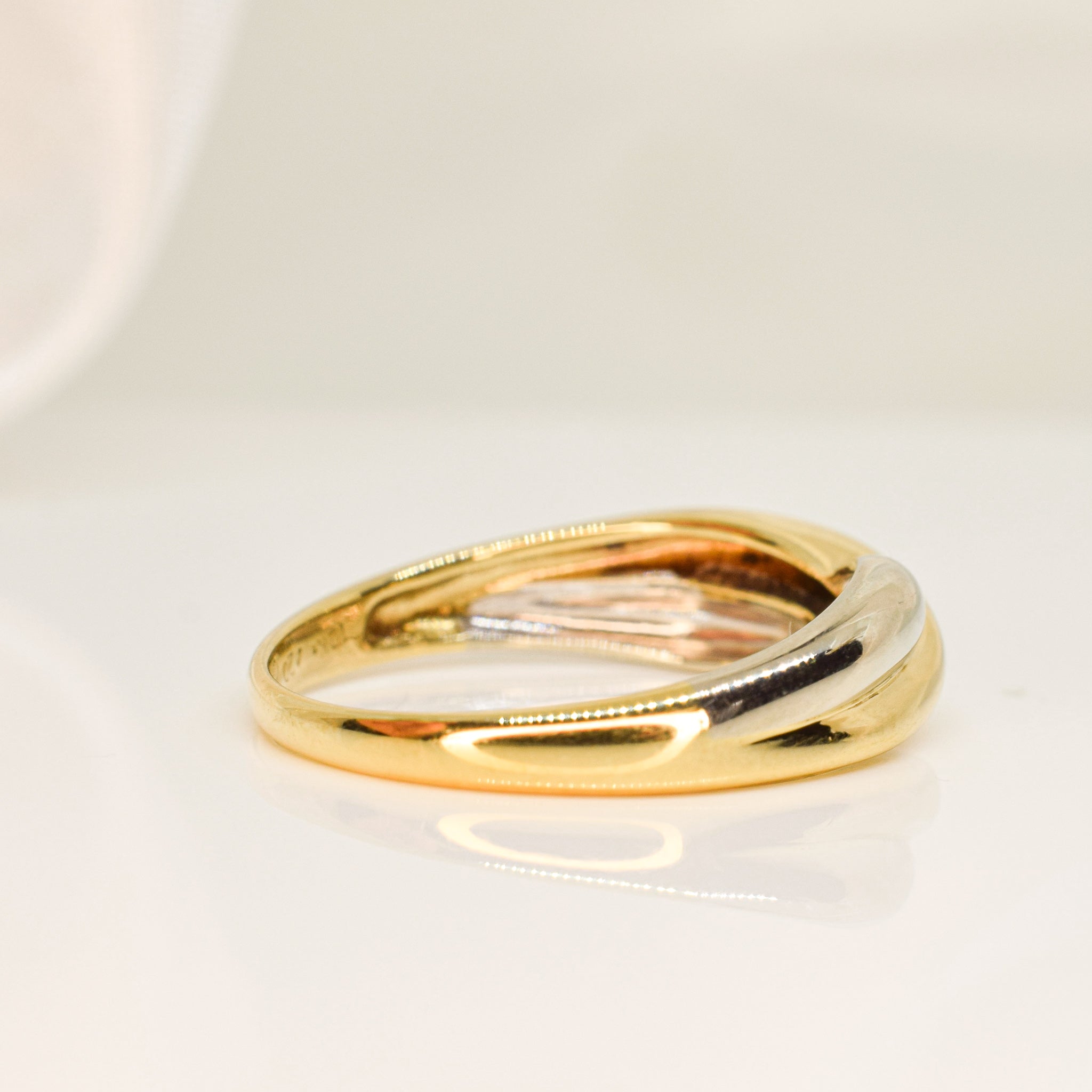 Two-Toned Overlapping Ring