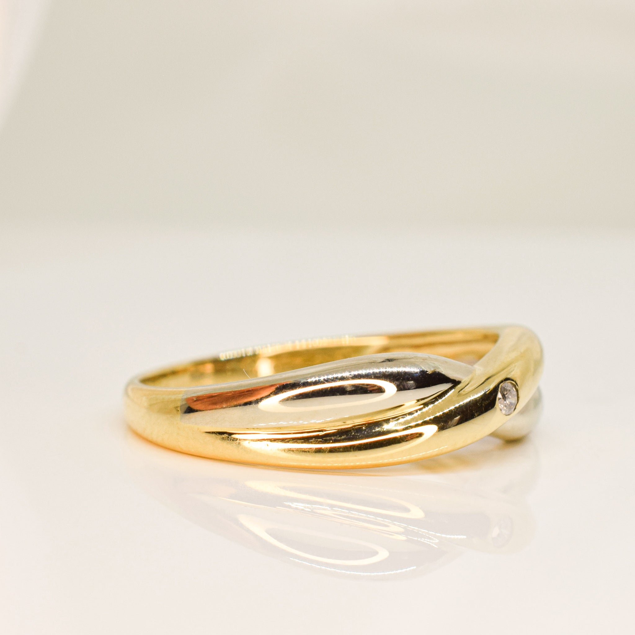 Two-Toned Overlapping Ring